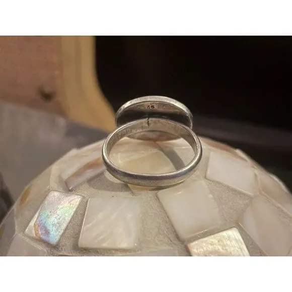 Vintage Sterling Silver Oval Initial Signet Ring - Picture 5 of 6